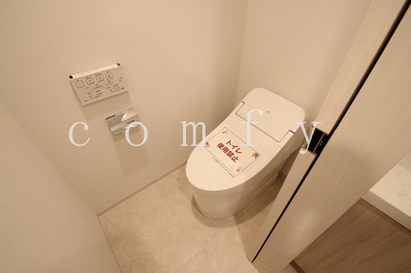 トイレ　タンクレストイレ
