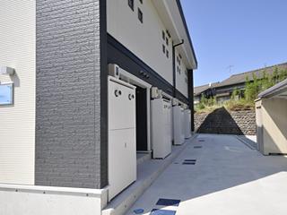 玄関　備品や設備仕様は号室等により異なります。現地をご確認下さい。