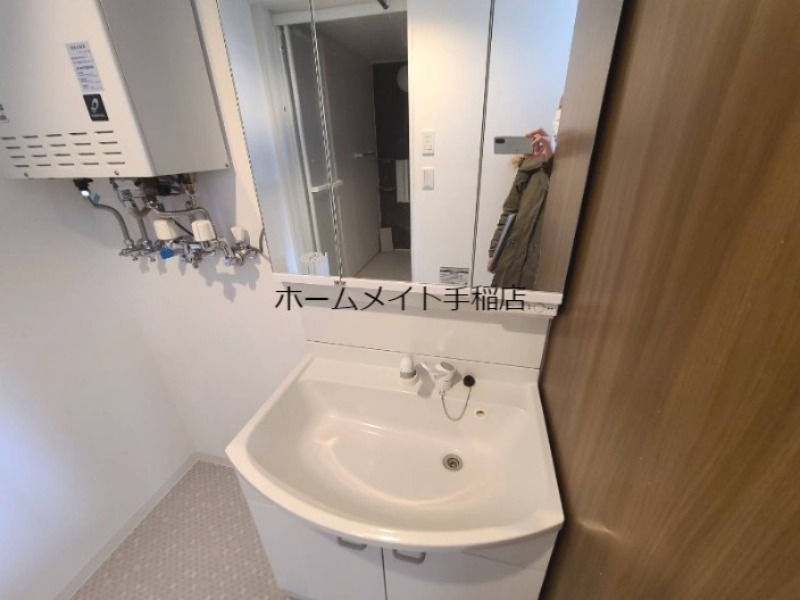 洗面設備　シャワー付きです！