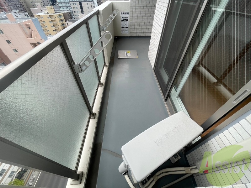 バルコニー　バルコニーです。洗濯物を干すもよし、一息つくもよしですね。