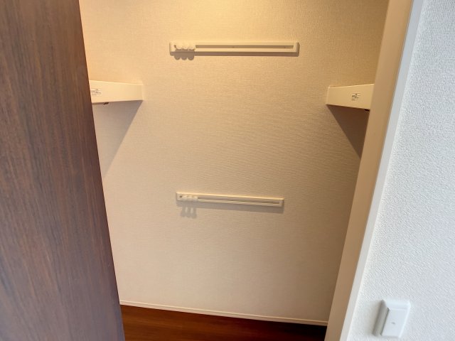 収納　掲載写真は同型の左右反転の部屋を掲載しております。仕様等が異