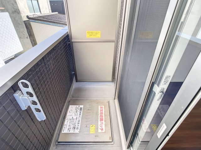 バルコニー　掲載写真は同型の左右反転の部屋を掲載しております。仕様等が異