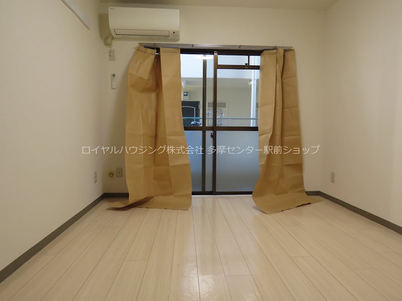 居室・リビング　北東向き２階の洋室６帖です。エアコン付きです♪