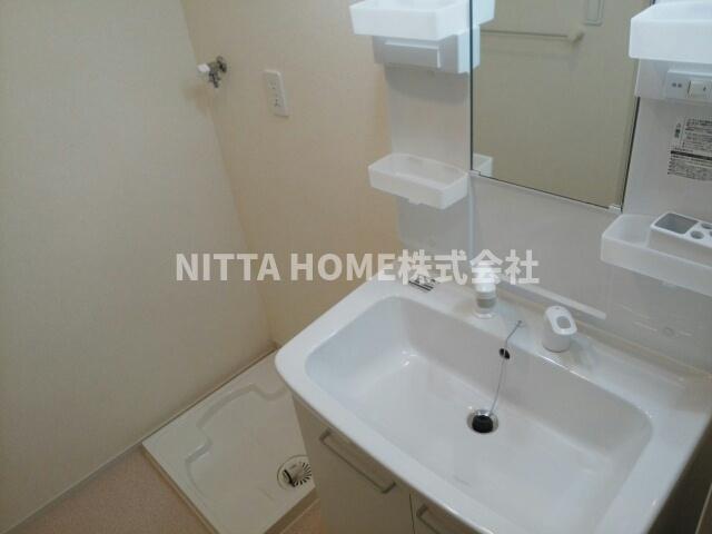 洗面設備　シャワー付きの洗面化粧台もありますよ★