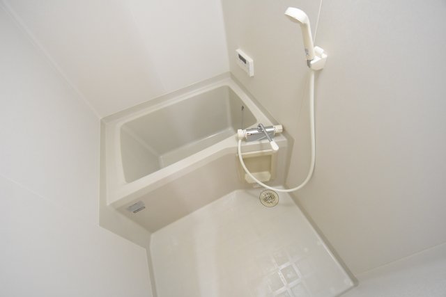 バス・シャワールーム　バストイレ別です♪
