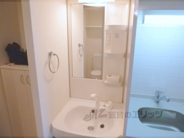 洗面設備　独立洗面台です・