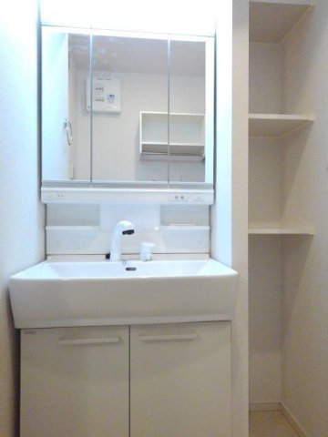 洗面設備　コンパクトで使いやすい洗面所