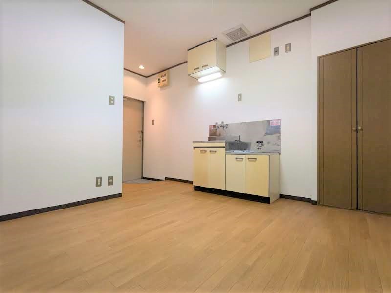 居室・リビング　こちらの居間で趣味の時間をお楽しみください