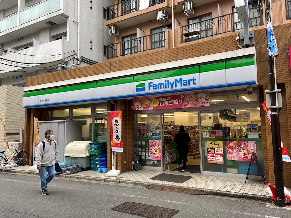 コンビニ　ファミリーマート 新丸子駅前店（コンビニ）まで529m