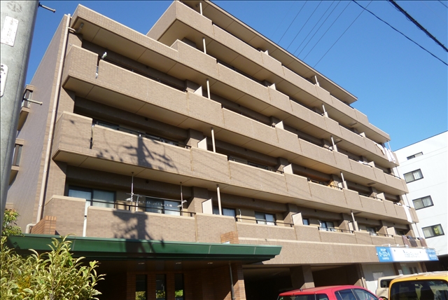 建物外観　安心の鉄筋コンクリート造ですよ♪