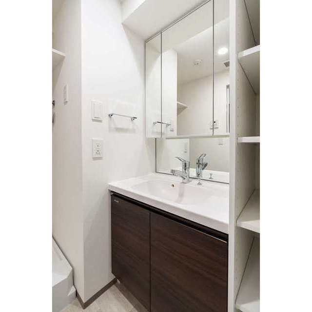 洗面設備　※反転タイプの写真を使用しています。