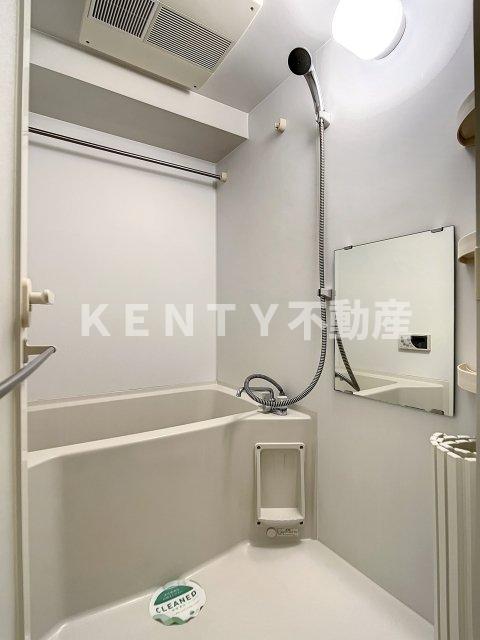 バス・シャワールーム　コンパクトで使いやすいお風呂です