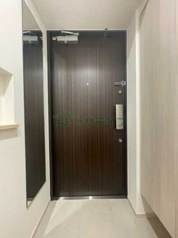 玄関　スプランディッド西日暮里