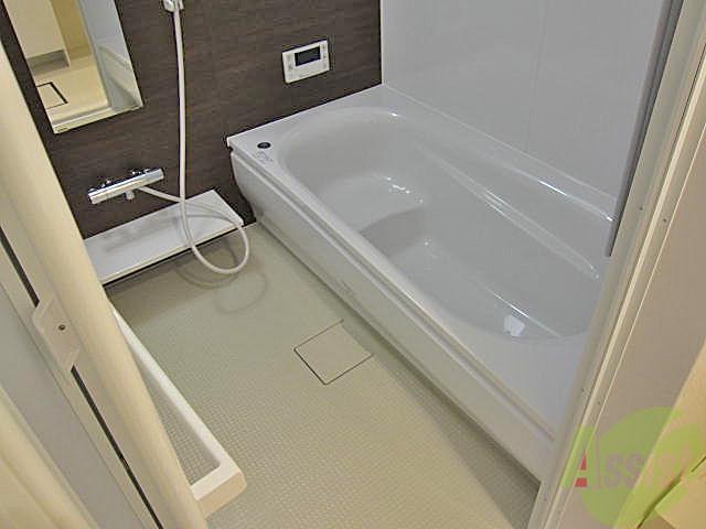 バス・シャワールーム　浴槽も広いのでついつい眠ってしまいそうですよね～♪