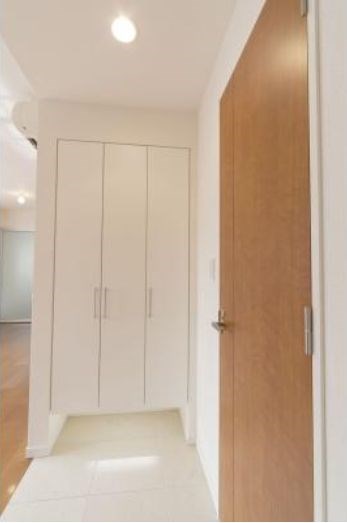 玄関　★《見学予約受け付け中》設備充実のハイグレード賃貸マンショ