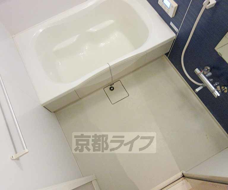 バス・シャワールーム　リラックスできるバスルームです・