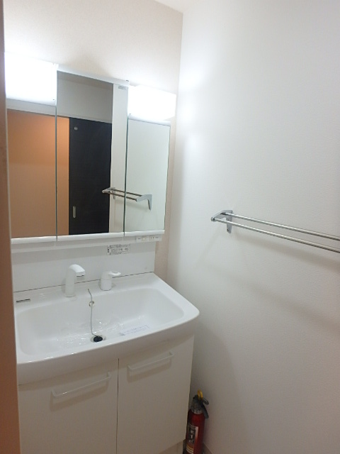 洗面設備　脱衣スペースもあります