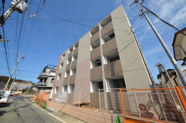 建物外観　～青い空っ、白い雲っ～