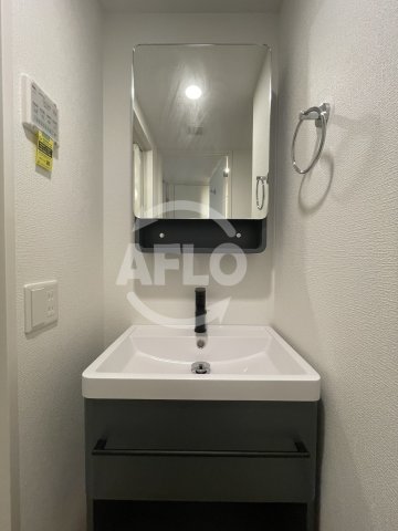 洗面設備　セレニテ阿波座ミラク　独立洗面所