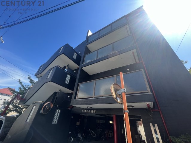 建物外観　敷地内に駐車場あります☆