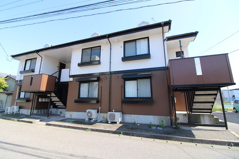 建物外観　2階建てアパート
