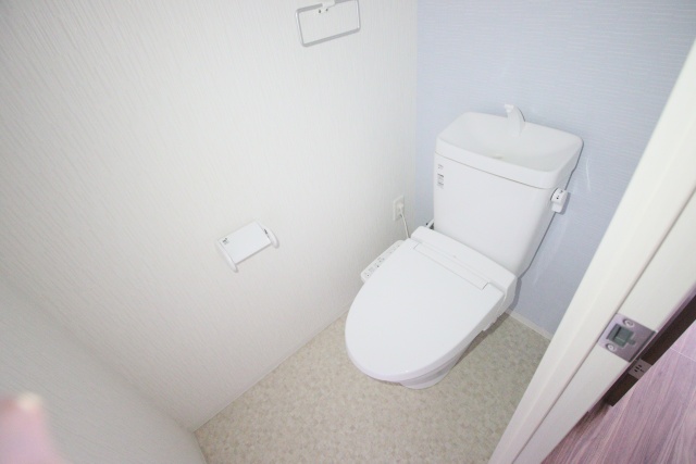 トイレ　※別室の参考写真の為、現況優先です。