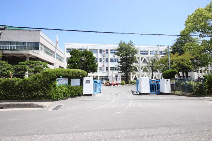 中学校　五日市中学校（中学校）まで2917m