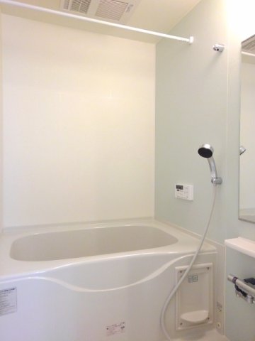 バス・シャワールーム　コンパクトで使いやすいお風呂です