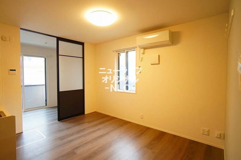 居室・リビング　※同タイプ102号室参照。現況を優先致します。