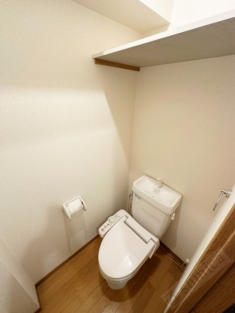 トイレ　温水洗浄便座付き♪♪