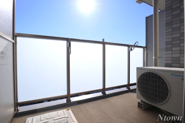 バルコニー　暖かな日差しのふりそそぐバルコニー