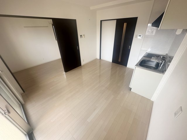 居室・リビング　エアコン付きで快適に過ごせます！