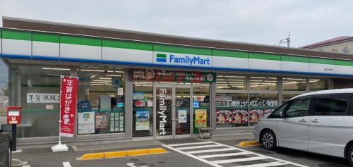 コンビニ　ファミリーマート 高松牟礼町店（コンビニ）まで1696m