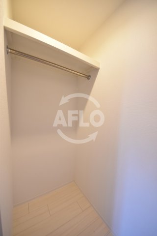 収納　エスリード九条スタシオン　ウォークインクローゼット