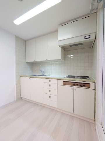 キッチン　ルネ御苑プラザ