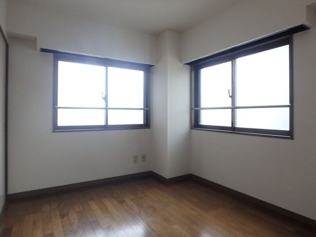 居室・リビング　★角部屋のみ２面採光★