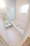 バス・シャワールーム　【参考写真】ゆったりとした広さのバスルームです♪