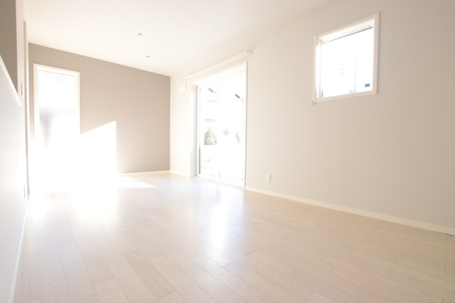 居室・リビング　【参考写真】１階のリビングです♪