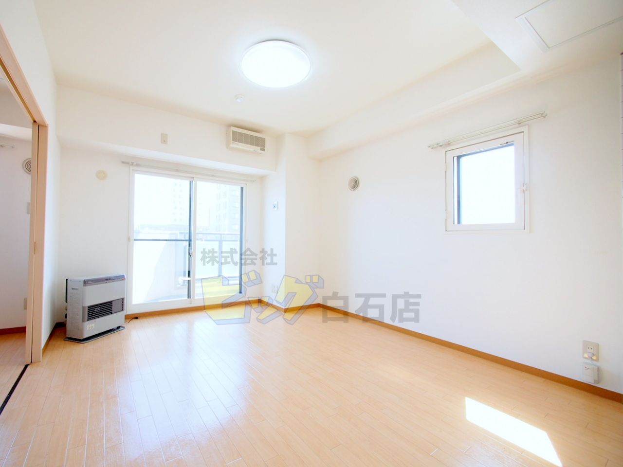 居室・リビング　日当たり良好で明るいリビングです♪