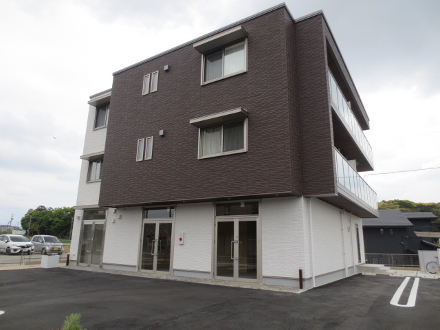 建物外観　南立面図