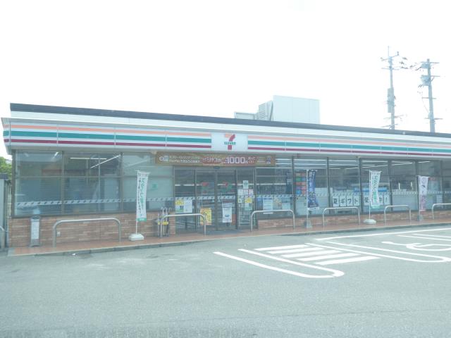 コンビニ　セブンイレブン（コンビニ）まで539m