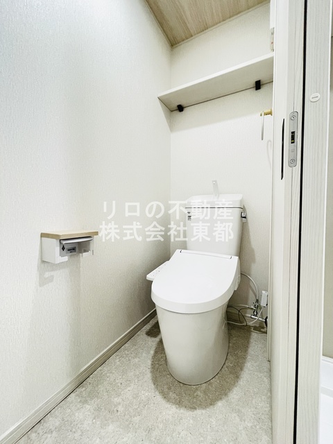 トイレ　白基調で清潔感のあるトイレです♪