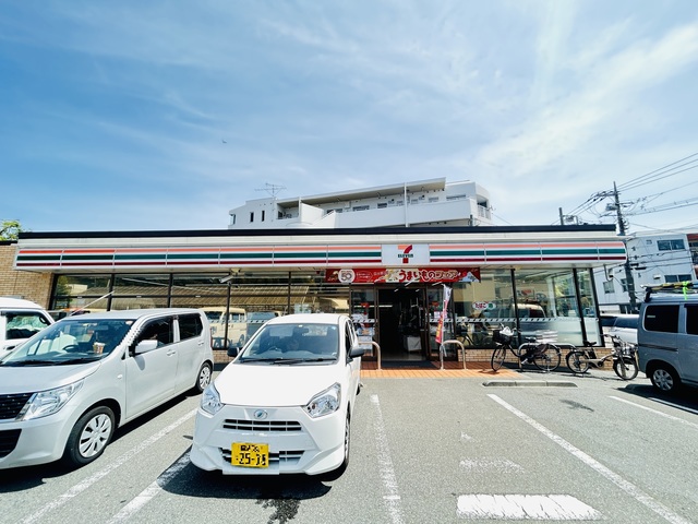 コンビニ　セブンイレブン横浜日野店（コンビニ）まで585m