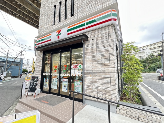 コンビニ　セブンイレブン横浜野庭町店（コンビニ）まで621m
