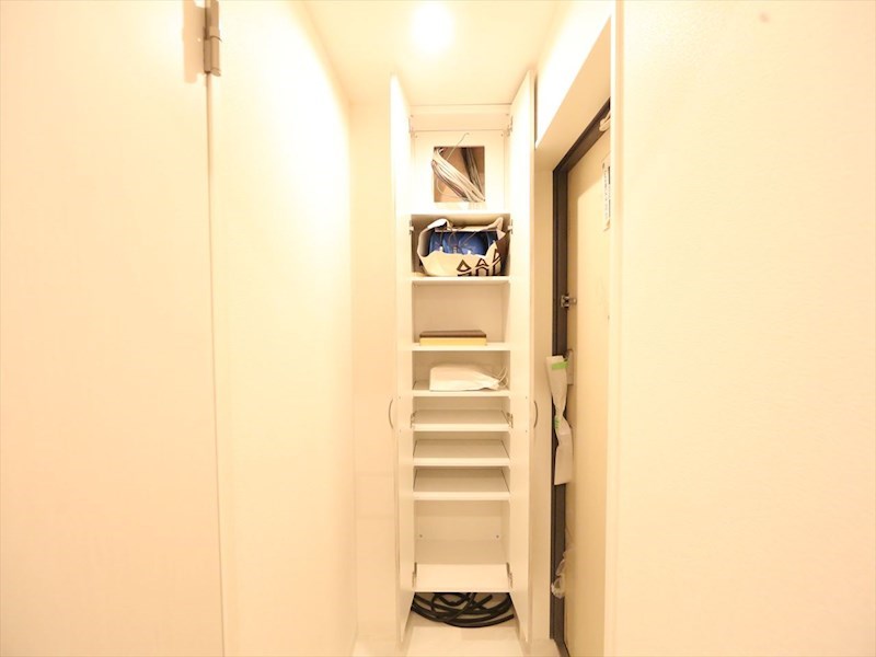 玄関　玄関　シューズボックス付（収納充実してます）