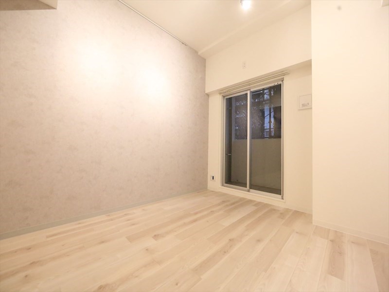 バルコニー　洋室9.3帖　エアコン完備　バルコニー