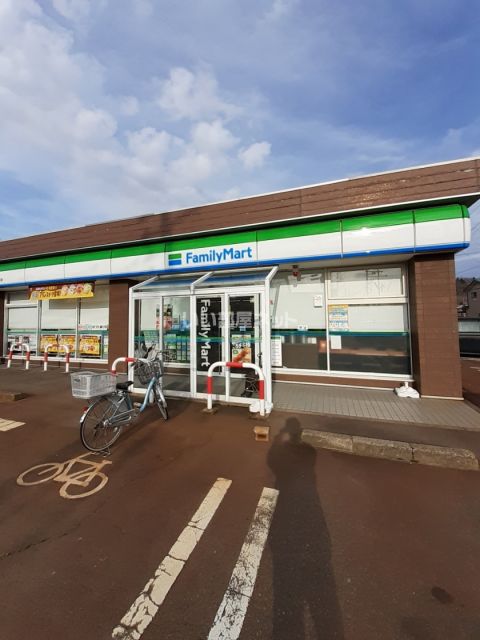 コンビニ　ファミリーマート見附元町店（コンビニ）まで911m