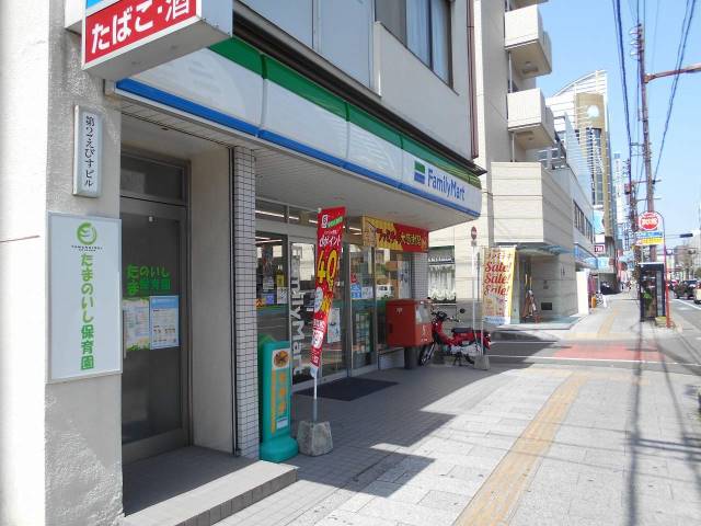 コンビニ　ファミリーマート（コンビニ）まで447m