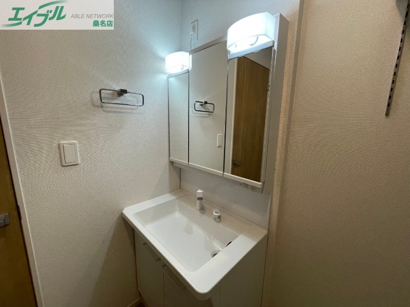 洗面設備　同型参考写真