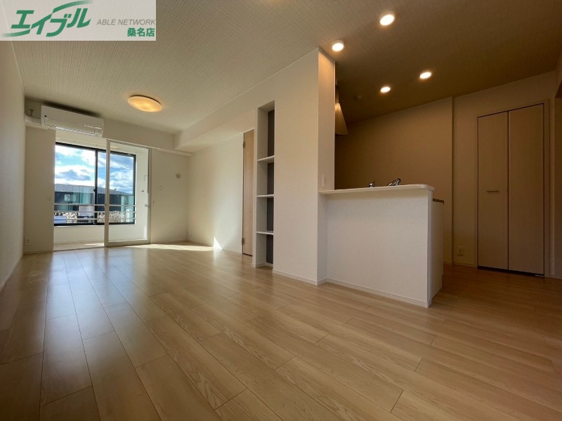 居室・リビング　同型参考写真